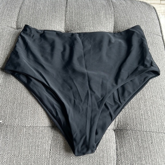 Cupshe High waisted bottoms - Picture 2 of 3